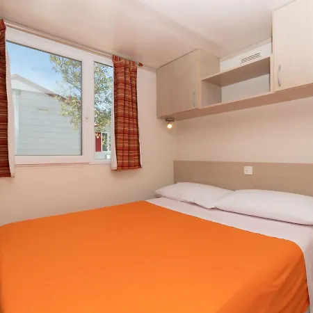 בית נופש Inviting In Fermo Directly On The Sea